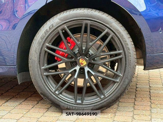 Porsche MACAN 2023-09 1314700-17