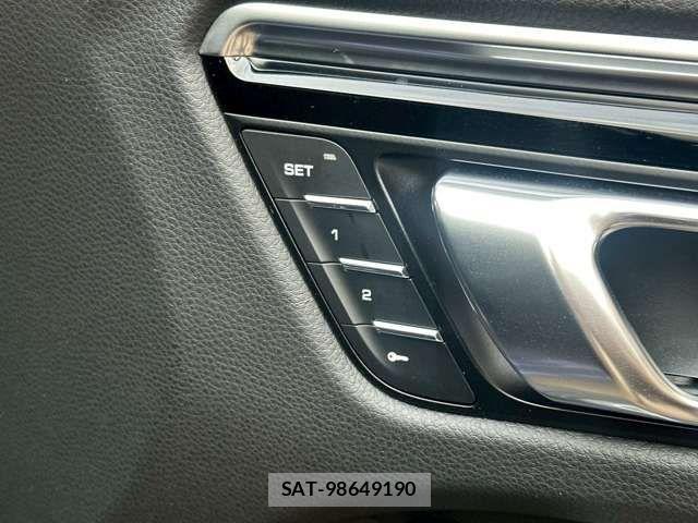 Porsche MACAN 2023-09 1314700-23