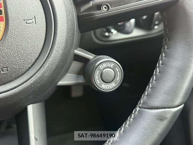Porsche MACAN 2023-09 1314700-7