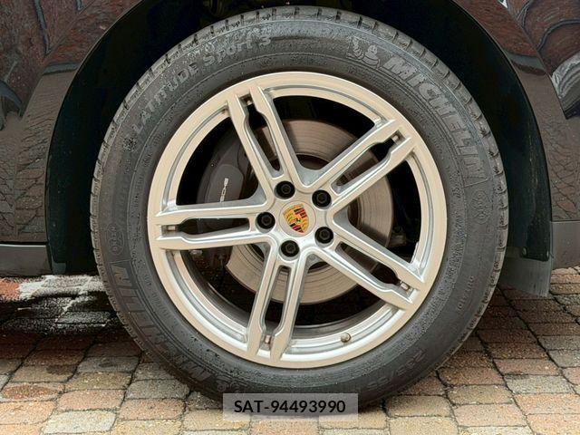 Porsche MACAN 2020-09 1320029-11