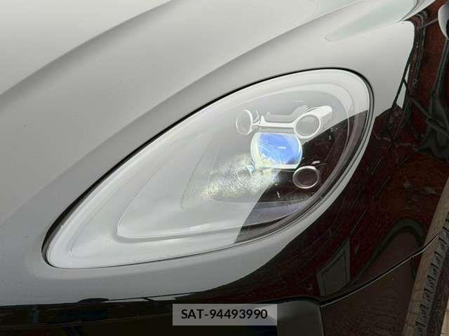 Porsche MACAN 2020-09 1320029-8