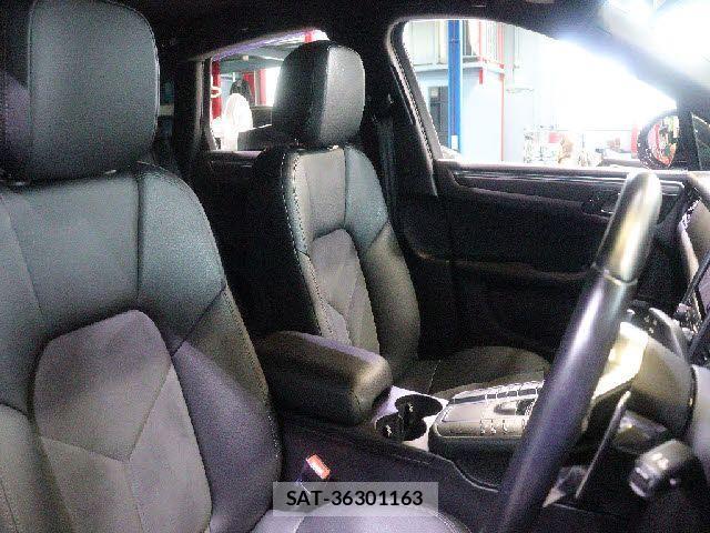 Porsche MACAN 2018-03 1332627-27