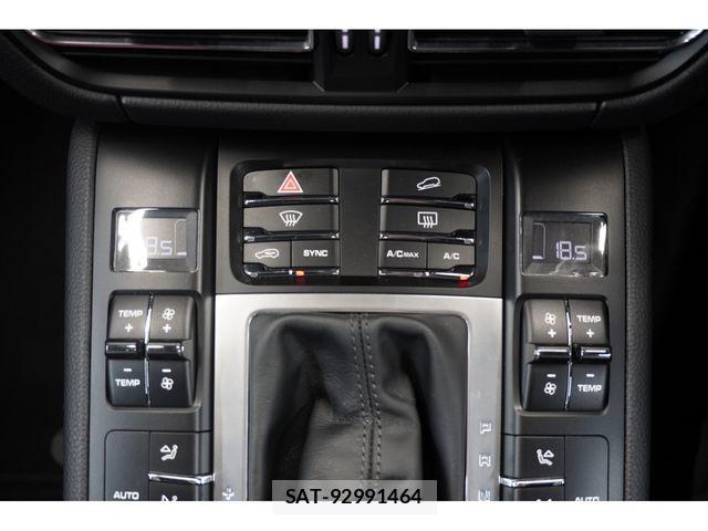 Porsche MACAN 2020-02 1381542-12