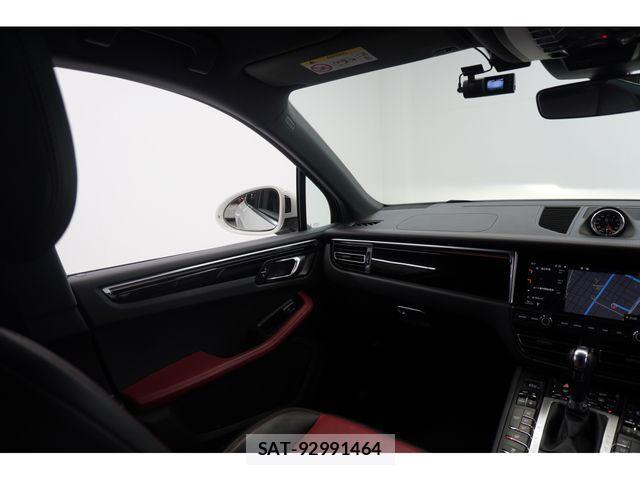 Porsche MACAN 2020-02 1381542-18