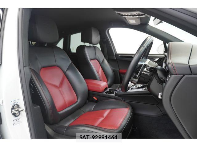 Porsche MACAN 2020-02 1381542-19