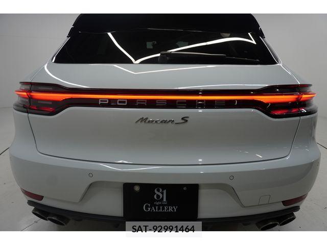 Porsche MACAN 2020-02 1381542-29