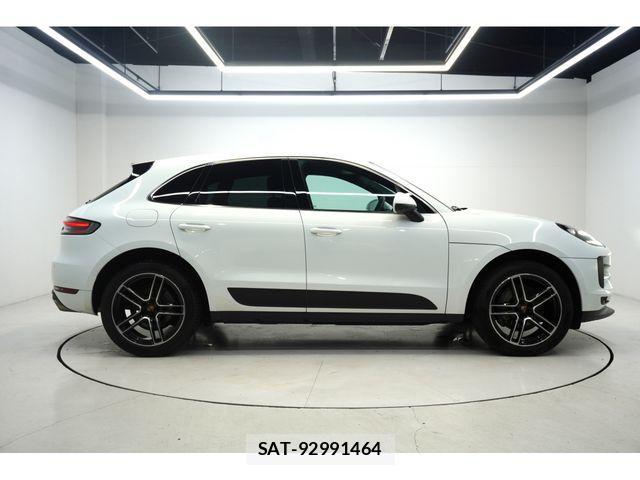 Porsche MACAN 2020-02 1381542-3