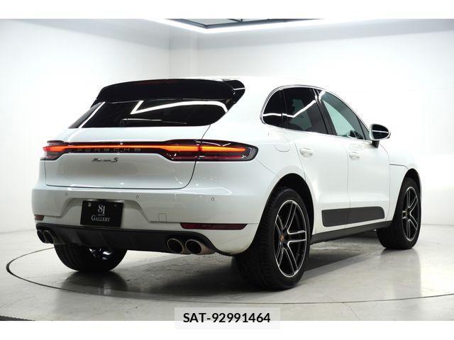 Porsche MACAN 2020-02 1381542-4