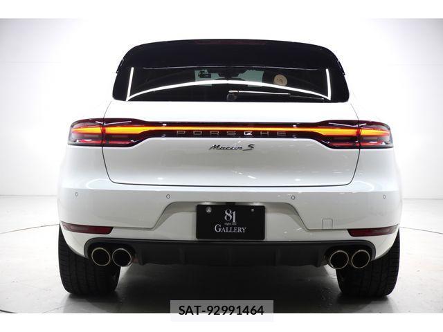 Porsche MACAN 2020-02 1381542-5