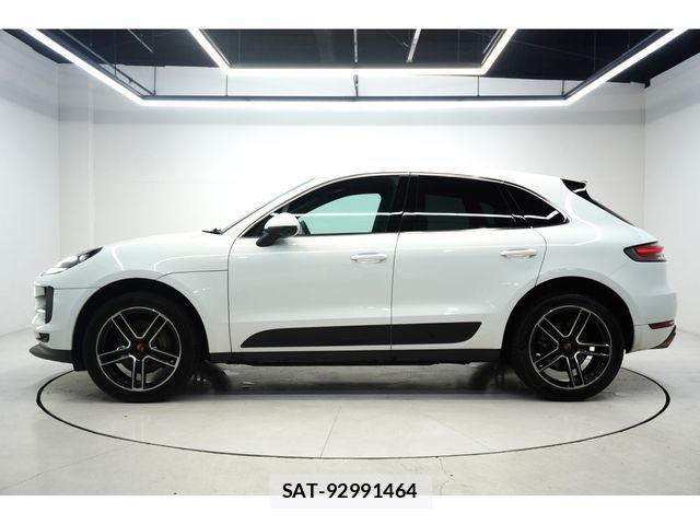 Porsche MACAN 2020-02 1381542-7