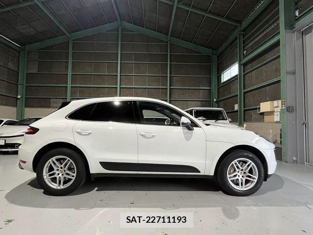 Porsche MACAN 2017-10 1405342-1