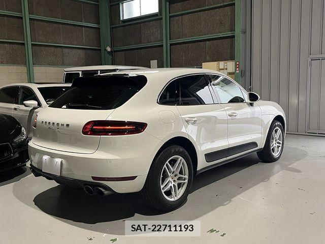 Porsche MACAN 2017-10 1405342-2