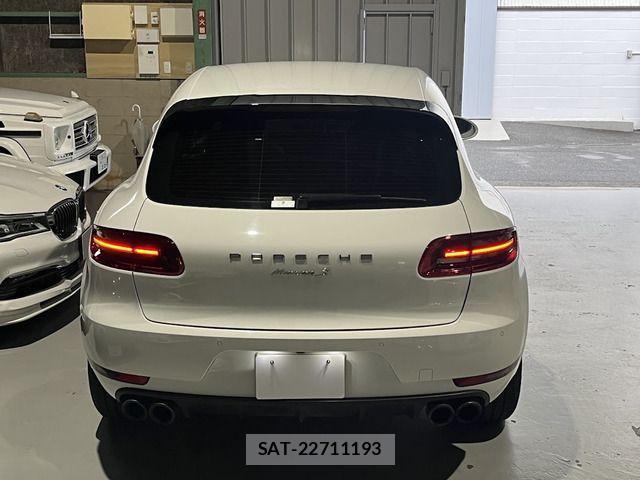 Porsche MACAN 2017-10 1405342-4