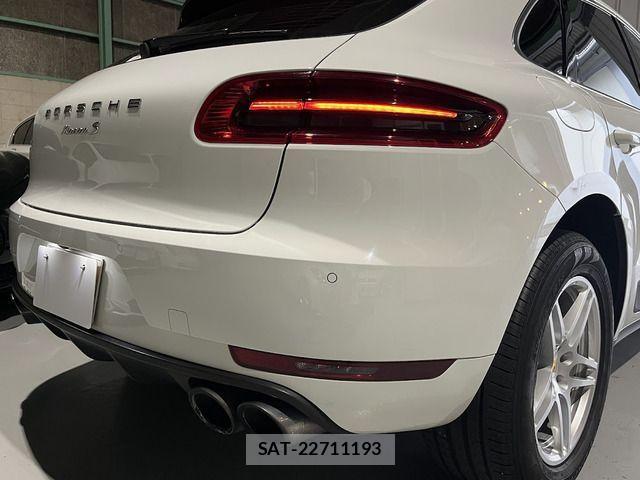 Porsche MACAN 2017-10 1405342-8