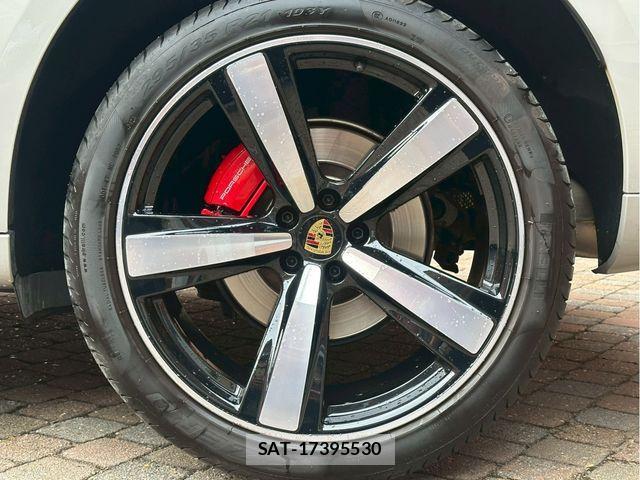 Porsche MACAN 2023-04 1414249-23