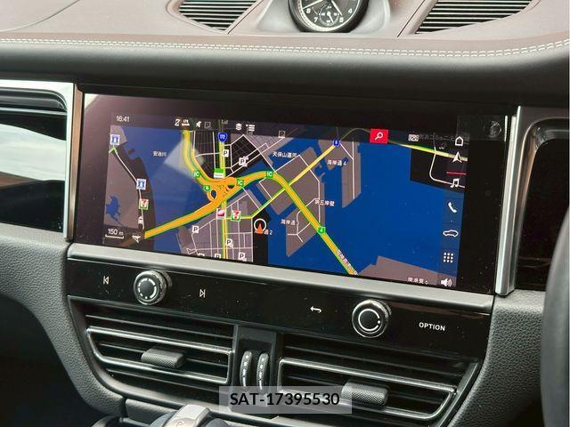 Porsche MACAN 2023-04 1414249-26