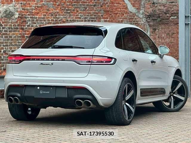 Porsche MACAN 2023-04 1414249-2