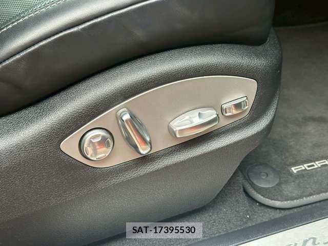 Porsche MACAN 2023-04 1414249-4