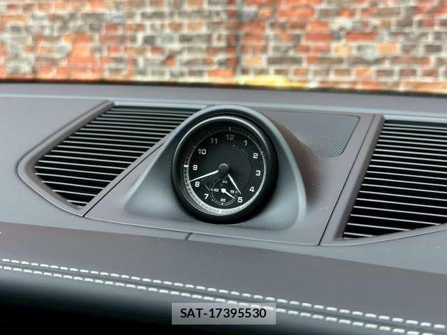 Porsche MACAN 2023-04 1414249-6