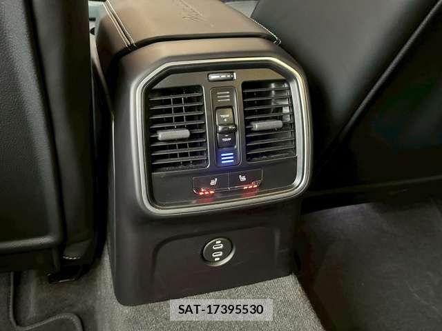 Porsche MACAN 2023-04 1414249-7