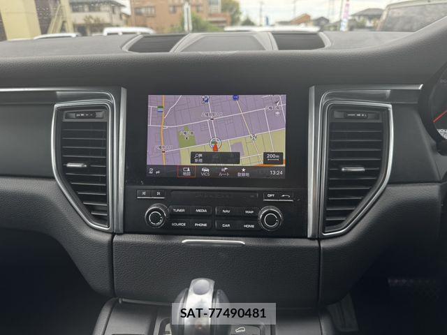 Porsche MACAN 2016-10 1474267-19