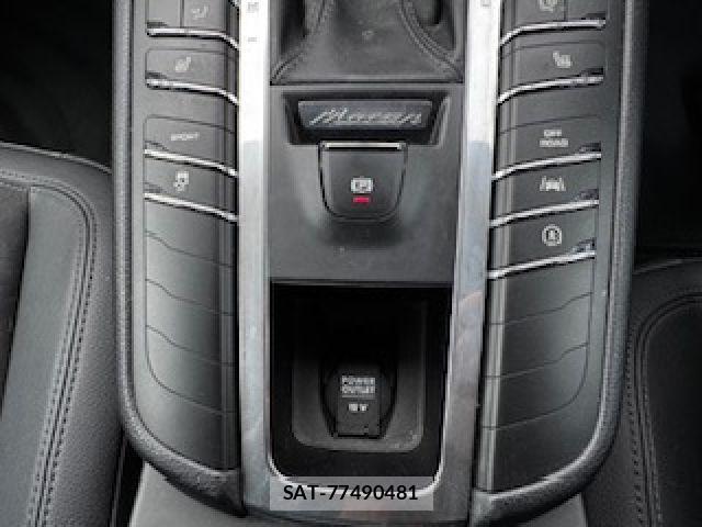 Porsche MACAN 2016-10 1474267-23