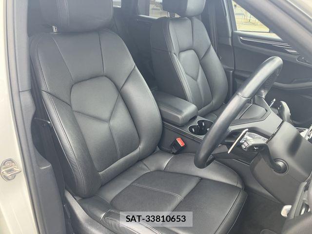 Porsche MACAN 2023-06 1489754-9