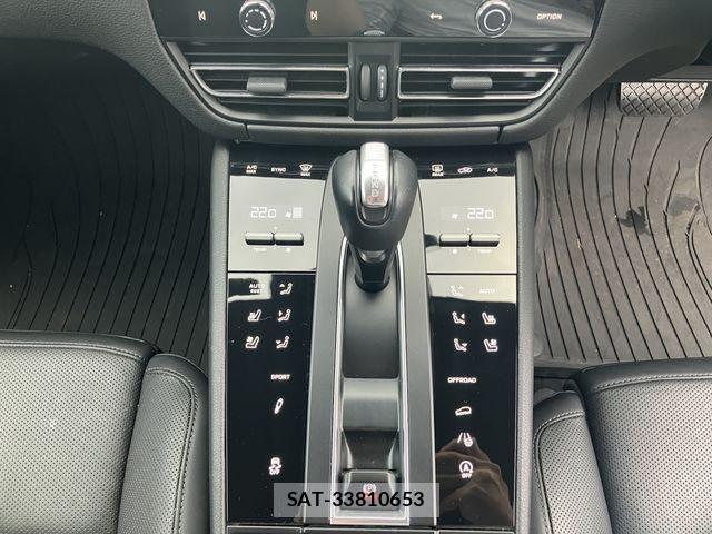 Porsche MACAN 2023-06 1489754-17