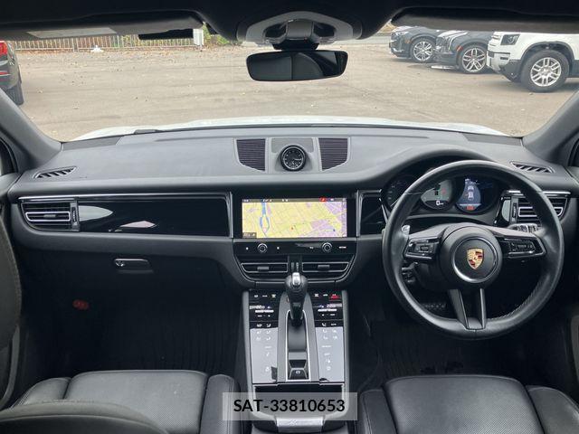 Porsche MACAN 2023-06 1489754-1