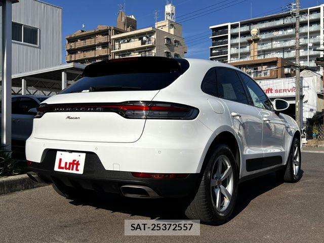 Porsche MACAN 2019-09 1554653-2