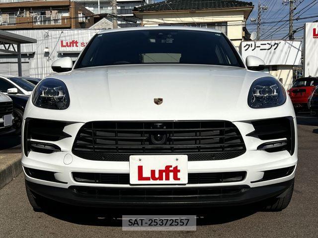 Porsche MACAN 2019-09 1554653-3