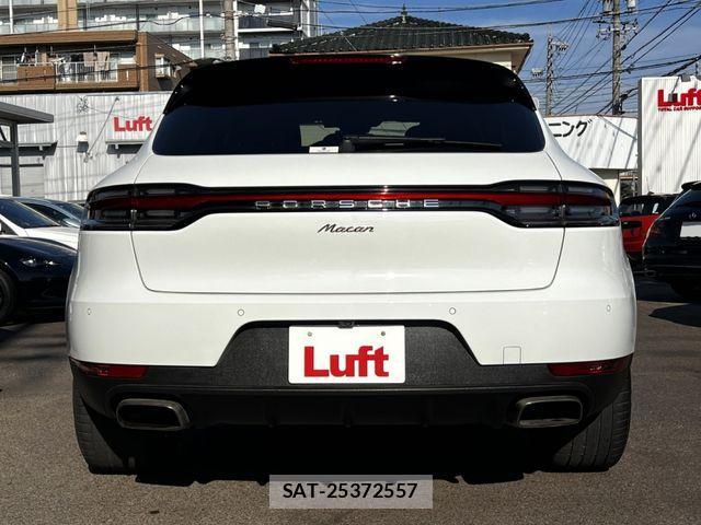 Porsche MACAN 2019-09 1554653-4