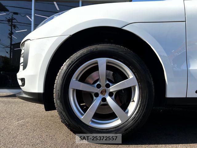 Porsche MACAN 2019-09 1554653-6