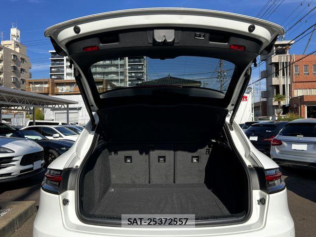 Porsche MACAN 2019-09 1554653-7
