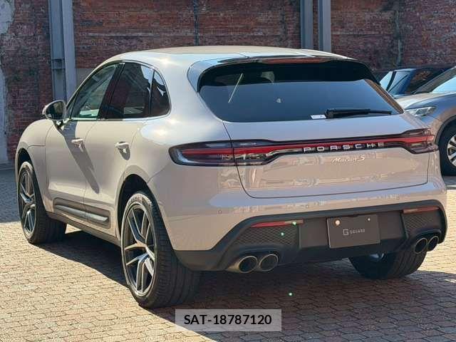 Porsche MACAN 2022-12 1663151-11