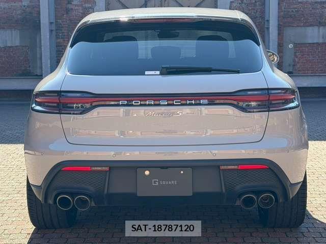 Porsche MACAN 2022-12 1663151-3