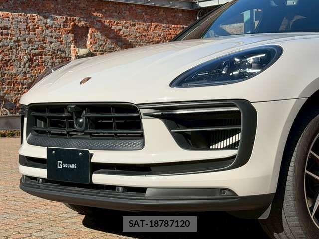 Porsche MACAN 2022-12 1663151-7