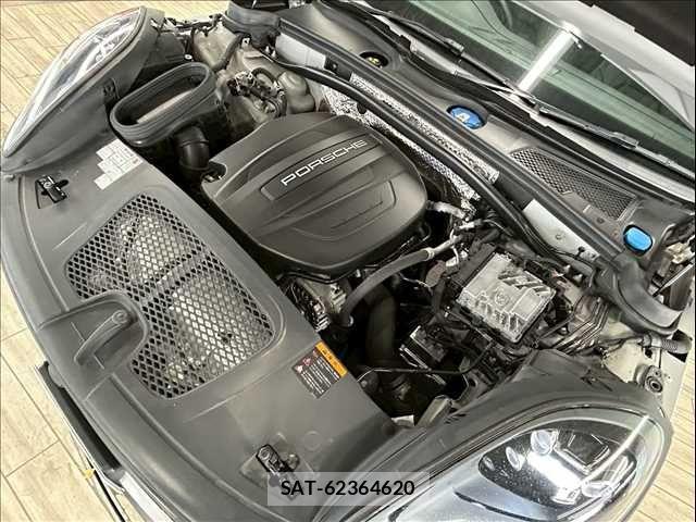 Porsche MACAN 2020-06 1745277-11
