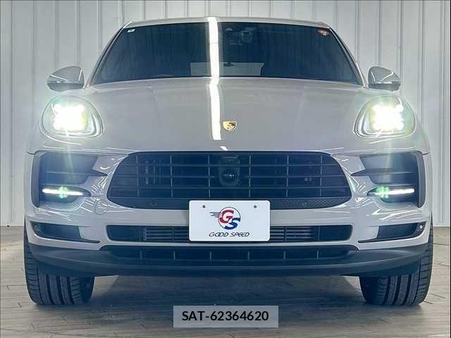 Porsche MACAN 2020-06 1745277-12