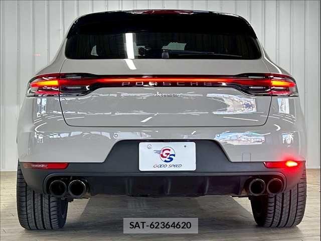Porsche MACAN 2020-06 1745277-13