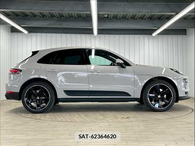 Porsche MACAN 2020-06 1745277-14