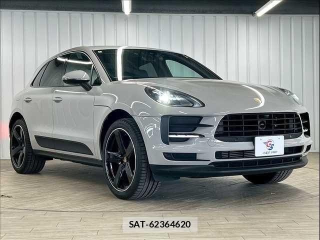 Porsche MACAN 2020-06 1745277-15