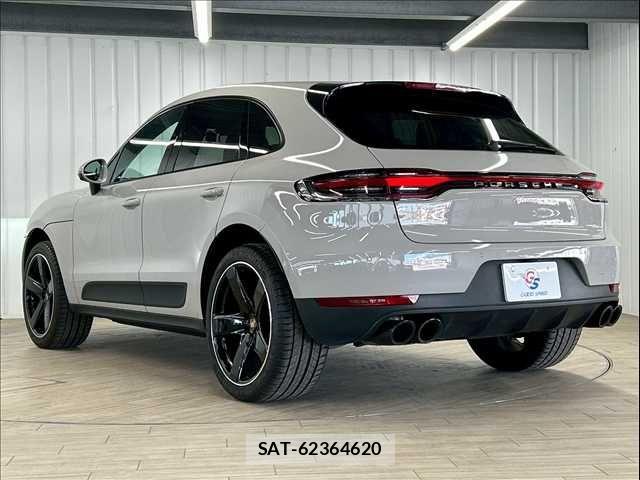 Porsche MACAN 2020-06 1745277-16