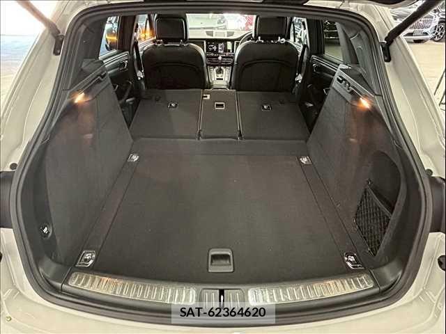 Porsche MACAN 2020-06 1745277-17