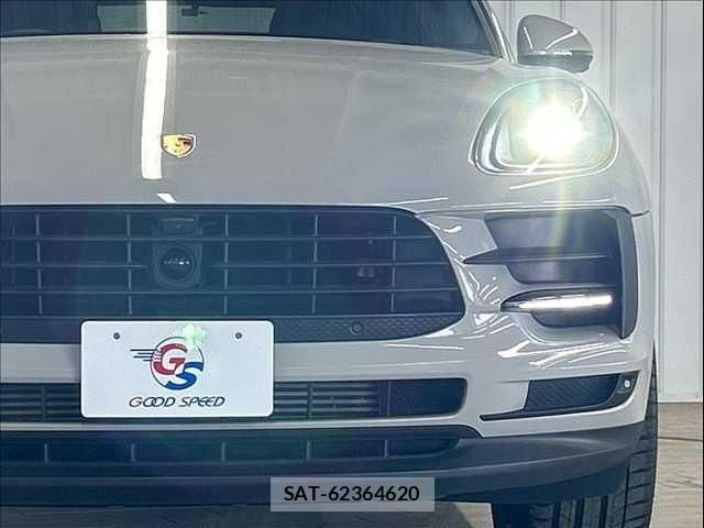 Porsche MACAN 2020-06 1745277-19
