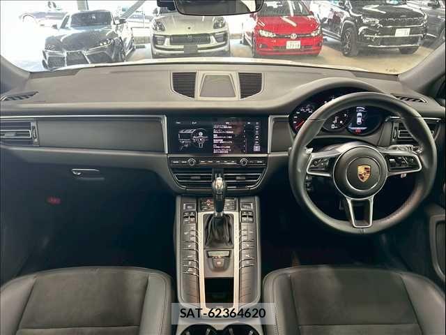 Porsche MACAN 2020-06 1745277-3