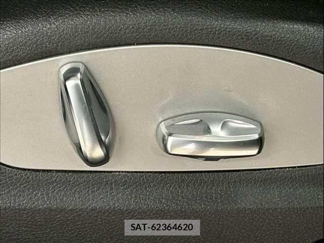 Porsche MACAN 2020-06 1745277-8
