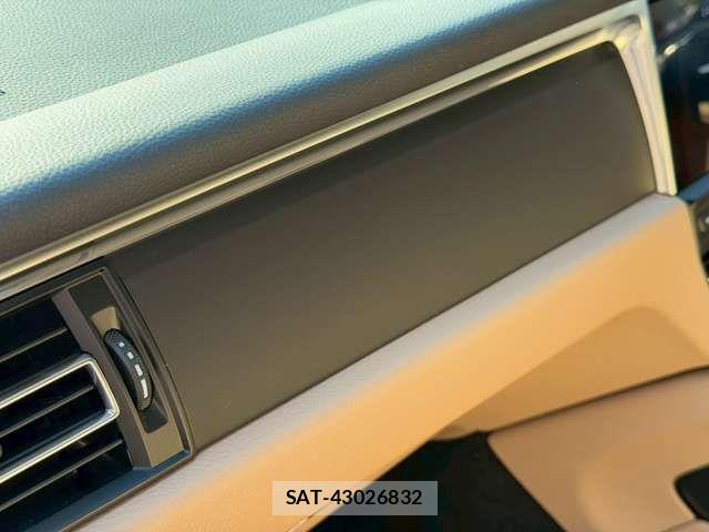 Porsche MACAN 2021-12 2003688-15