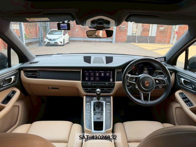 Porsche MACAN 2021-12 2003688-1