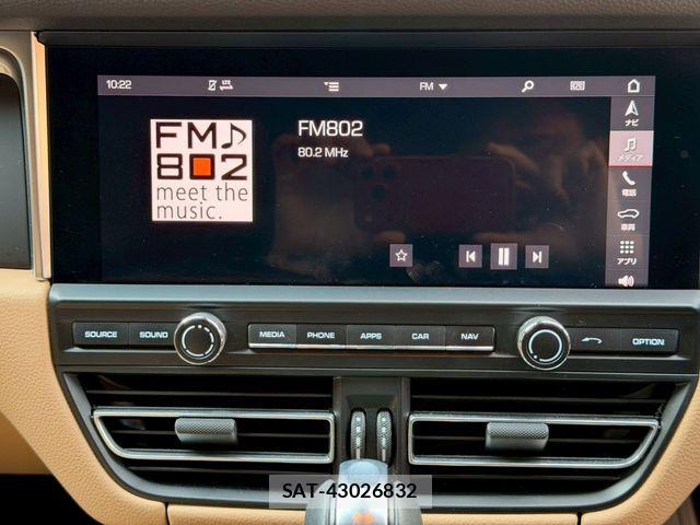 Porsche MACAN 2021-12 2003688-21